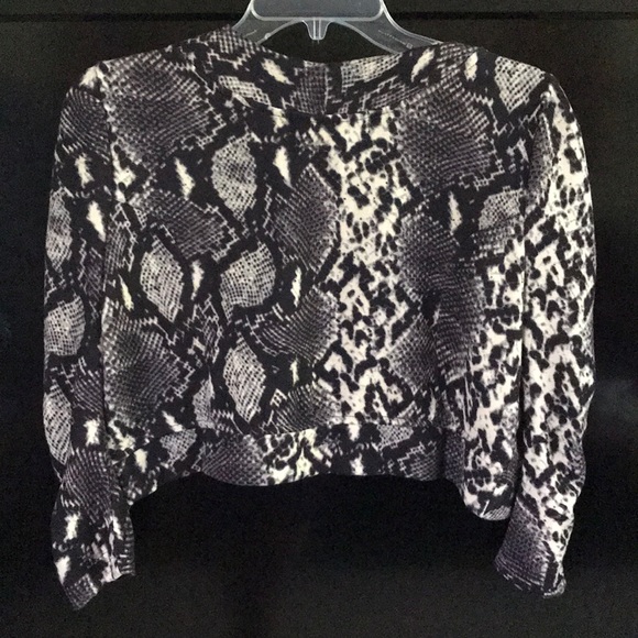 Isabella Rodriguez NWT Crop top Cardigan - Medium - Picture 3 of 6